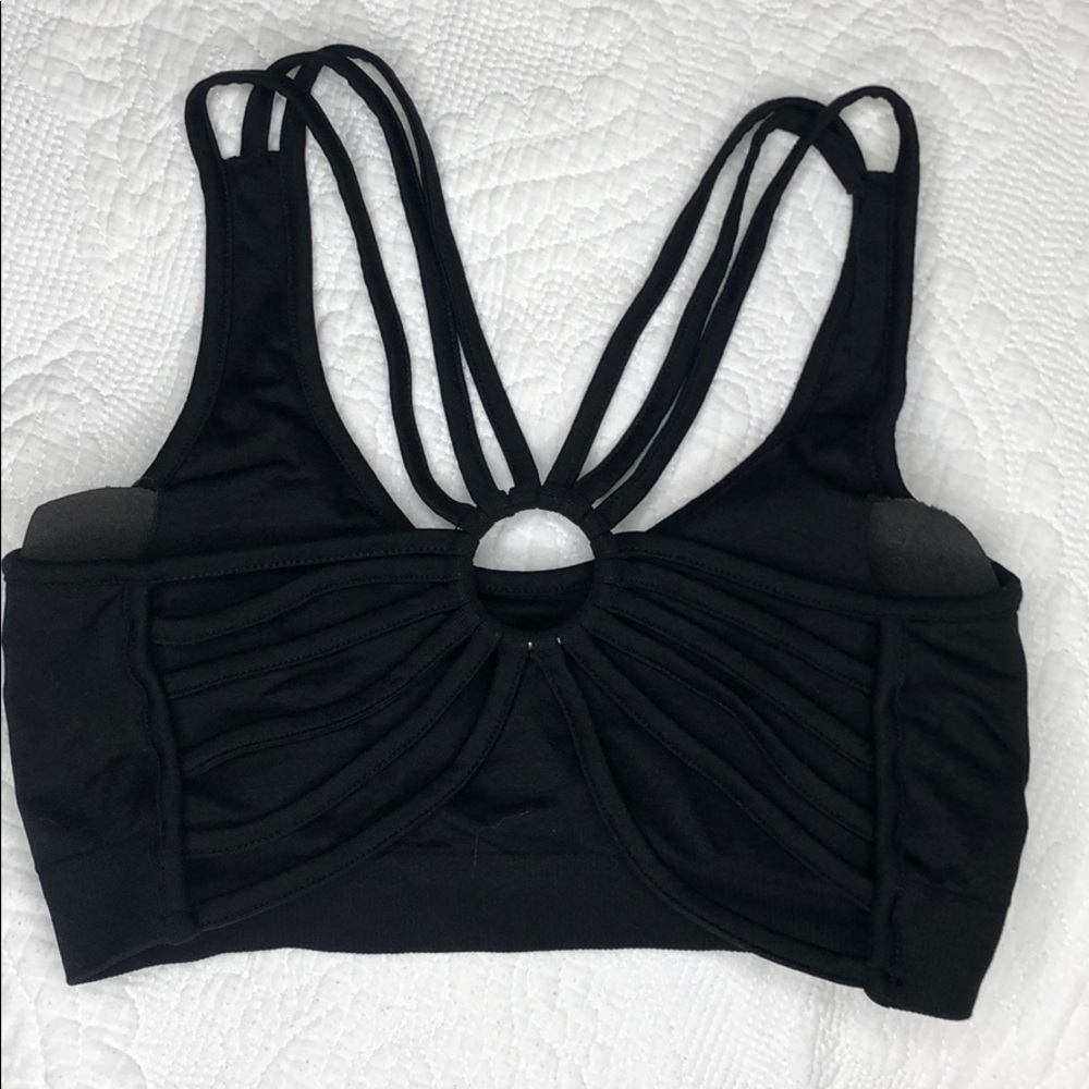 Cute black padded sport bra, beautiful back fit